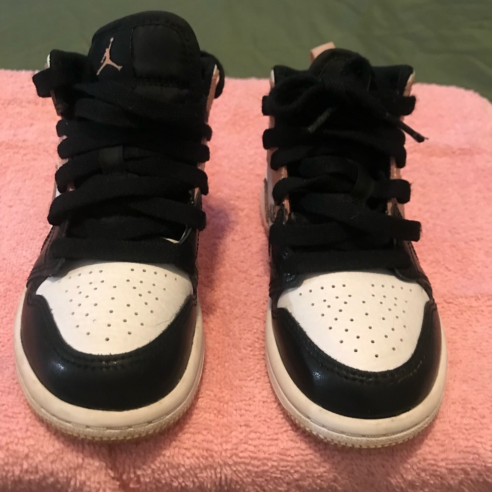 Kids Pink & White Nike . Gently worn